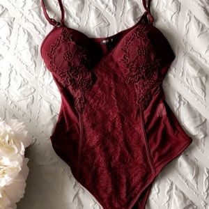 Burgundy bodysuit ❤️